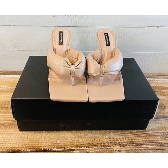 New BCBGMAXAZRIA Women's Fiona Puffy Leather Heel Sandal Square Toe sz 6.5 Nude - Picture 1 of 16